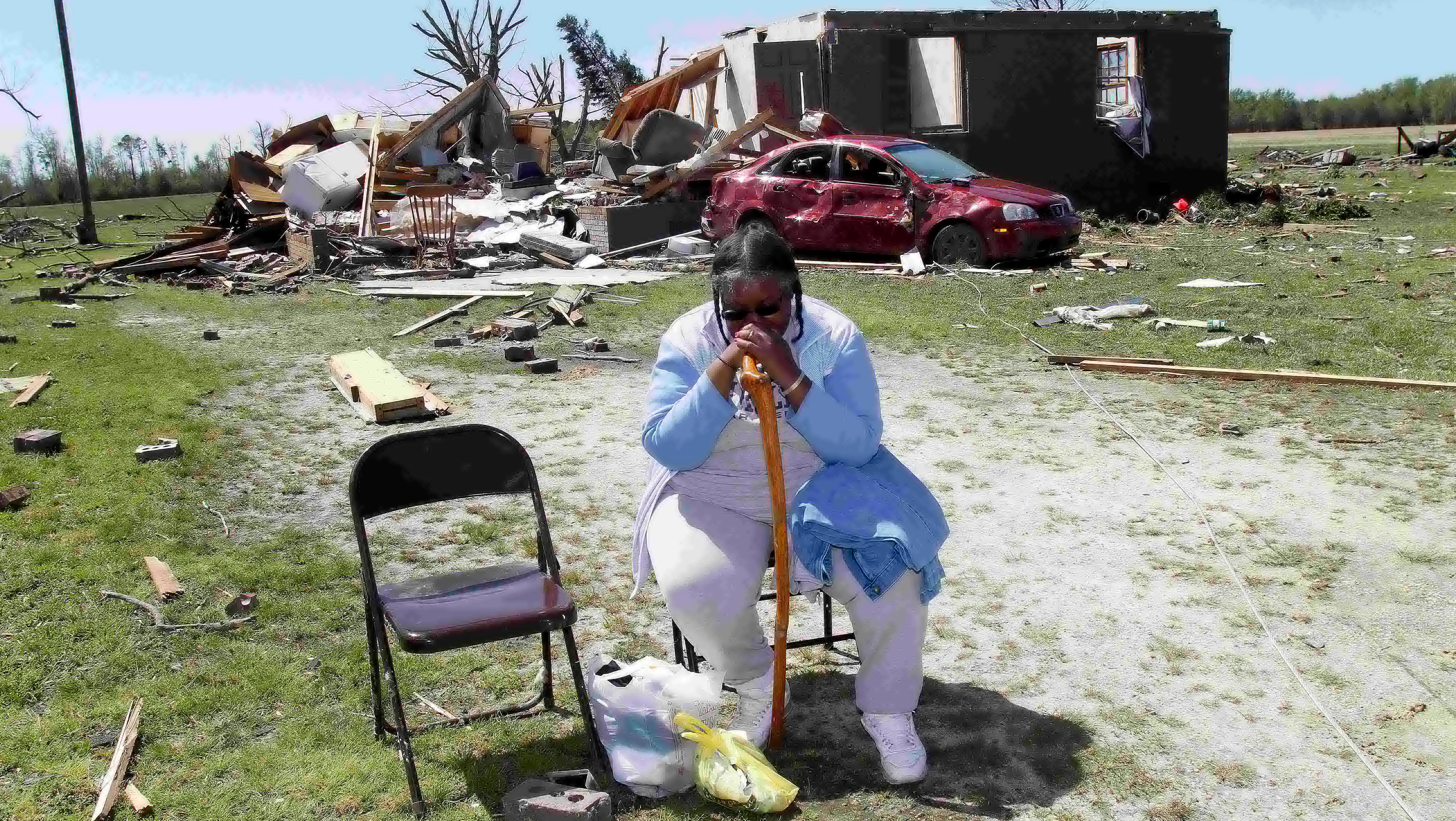 Následky série ničivých Tornád v USA